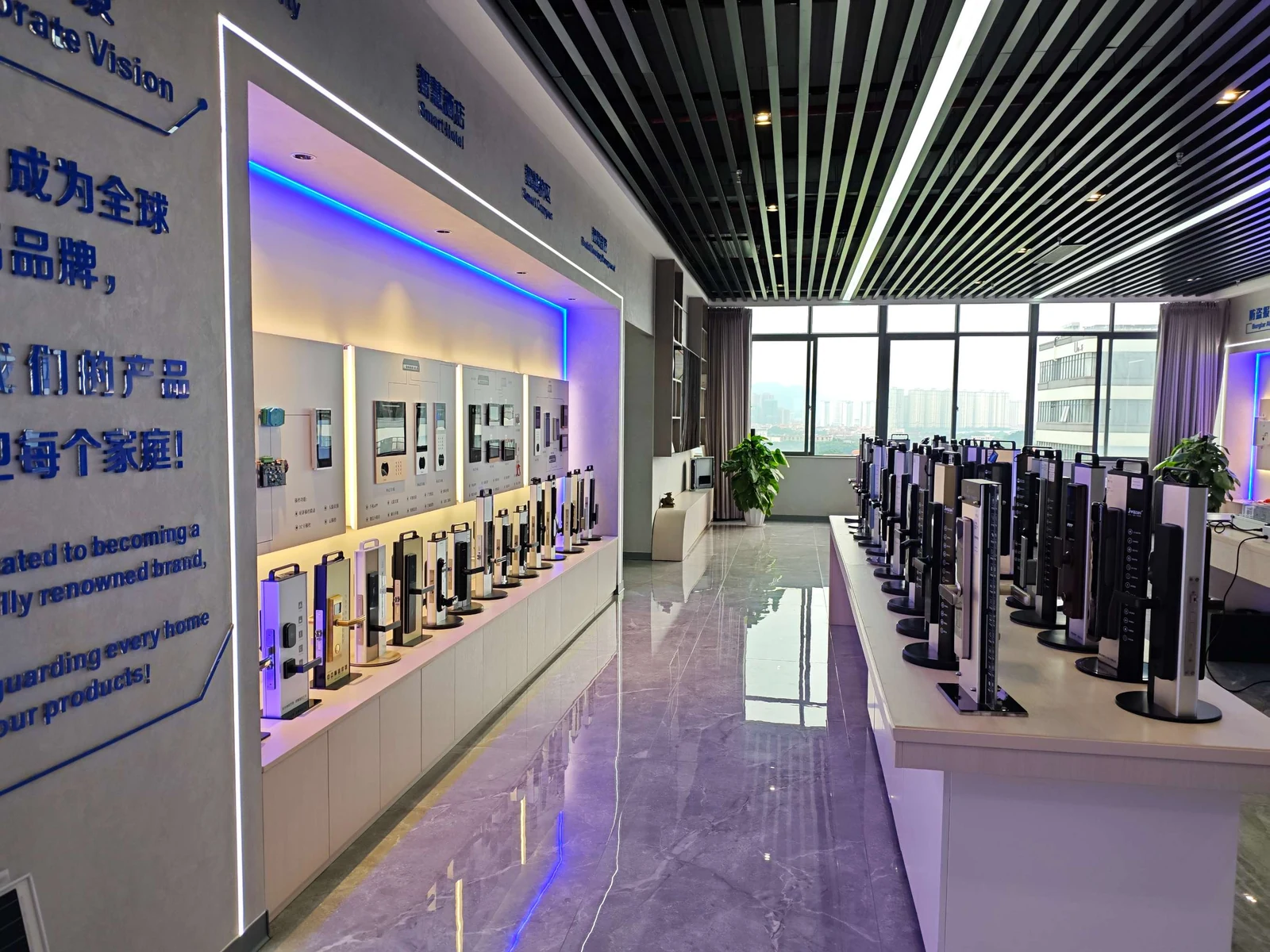 LEONDARX showroom from the official company profile